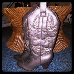 COWGIRL BOOTS
